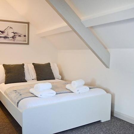 Modern Attic Studio Apartment With Harbour Views Penzance Exteriör bild